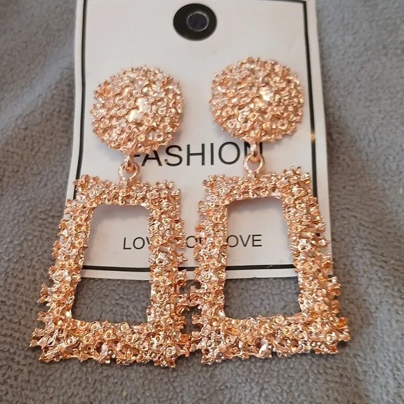 BRONZE!  Trapazoid Drop Earrings! - Picture 5 of 5